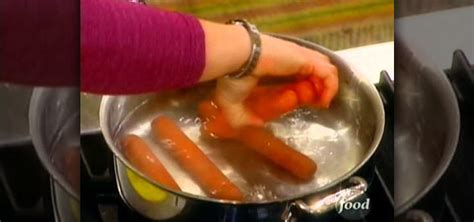 how-to-make-delicious-chili-cheese-dogs-with-rachael image