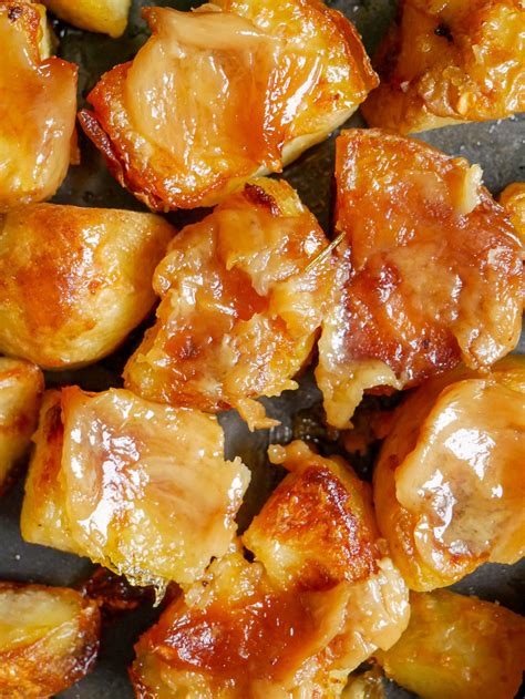garlic-confit-crispy-roasted-potatoes-daens-kitchen image