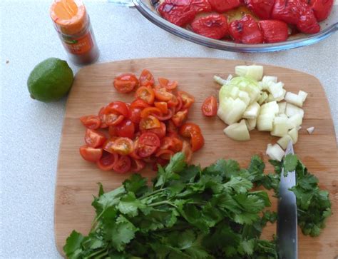 homemade-salsa-with-roasted-red-peppers-busy image