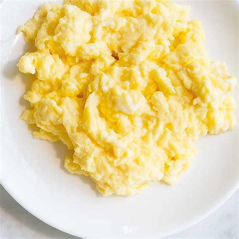 creamy-scrambled-eggs-ricardo-cuisine image
