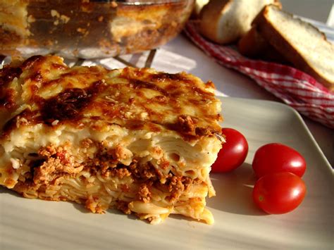 traditional-pastitsio-cooking-in-plain-greek image