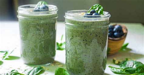blueberry-spinach-smoothie-with-chia-and-ginger-food image