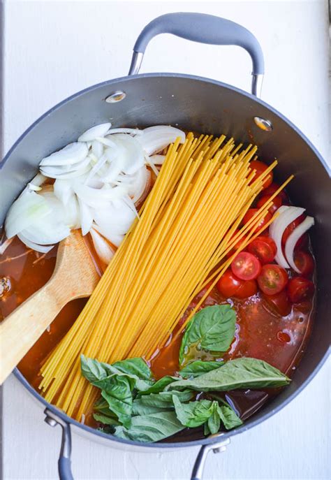 one-pot-spaghetti-rachel-schultz image
