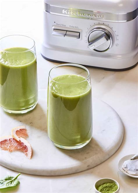 grapefruit-smoothie-with-green-tea-the-blender-girl image
