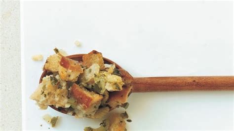 rustic-bread-stuffing-with-bell-pepper-and-fresh-thyme image