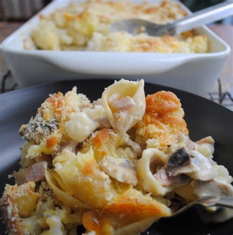 cauliflower-pasta-bake-with-bacon-and-mushroom image