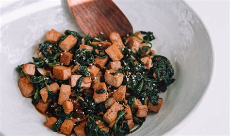 spinach-and-tofu-stir-fry-farmers-market-society image