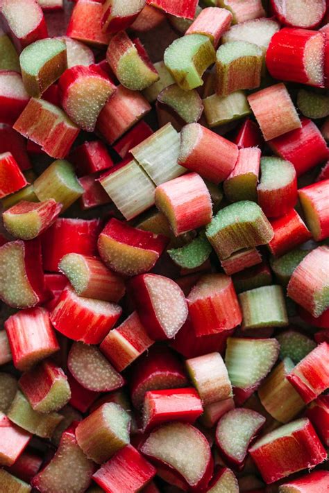 gluten-free-rhubarb-crisp-kelly-neil image