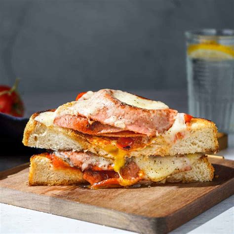 fried-bologna-and-egg-sandwich image