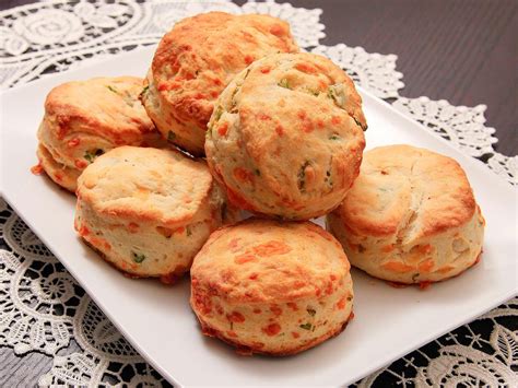 super-flaky-buttermilk-biscuits-the-food-lab-serious-eats image