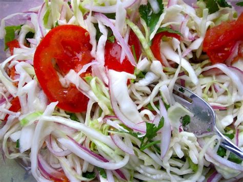ensalada-de-repollo-con-tomate-cabbage-and image
