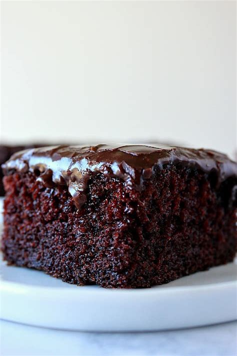 one-bowl-chocolate-cake-recipe-crunchy-creamy-sweet image