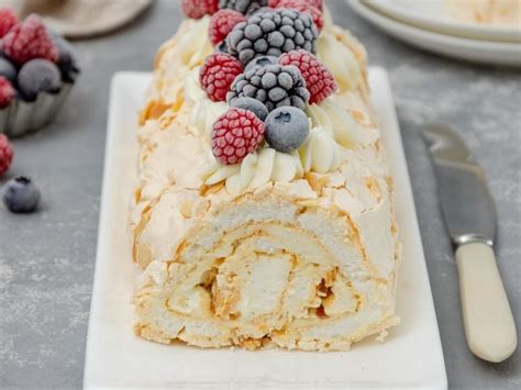 best-pavlova-roll-recipe-sweet-light-airy-dessert image