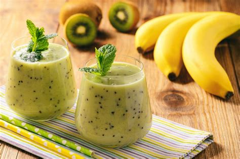 healthy-kiwi-banana-smoothie-kiwi image