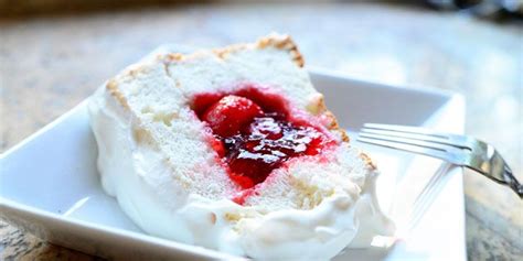 strawberry-sparkle-cake-the-pioneer-woman image