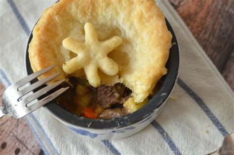 easy-weeknight-dinner-leftover-pot-roast-pot-pies-a image