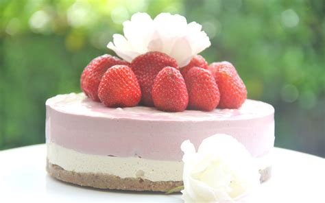 25-sweet-and-spectacular-recipes-with-strawberries image