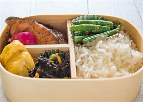 15-delicious-and-traditional-bento-box image
