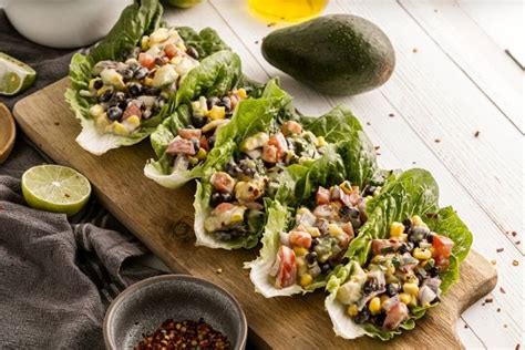 how-to-make-mexican-lettuce-wraps-with-beans image