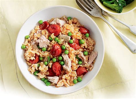 oven-baked-tuna-and-pea-risotto-healthy-food-guide image