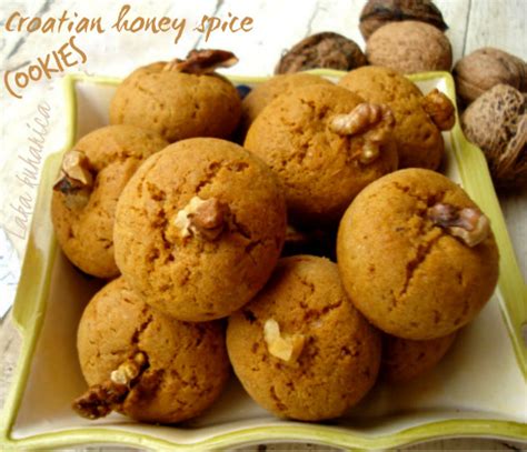 medenjaci-medenjaci-croatian-honey-spice-cookies image
