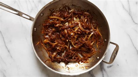 real-caramelized-onions-your-time-is-now-epicurious image