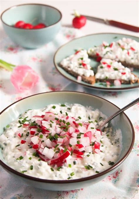 polish-cottage-cheese-dip-with-chives-and-radishes image