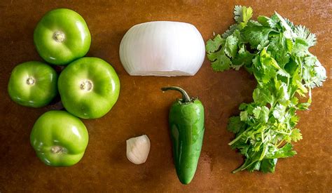 how-to-make-green-salsa-mexican-please image
