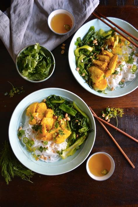 chả-c-vietnamese-style-fish-with-turmeric-dill image