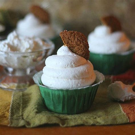 gingerbread-cupcakes-with-white-chocolate-pudding image