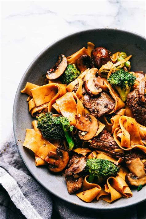 garlic-beef-and-broccoli-noodles-the-recipe-critic image