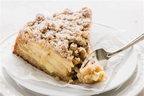 honeycrisp-apple-cardamom-cake-the image