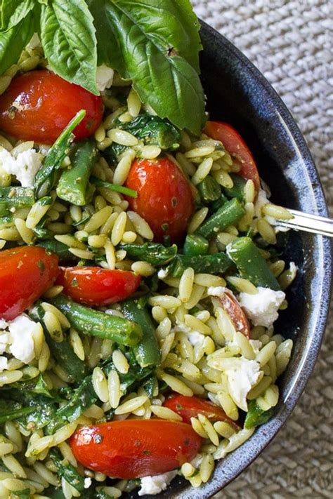 healthy-pesto-pasta-with-vegetables-two-kooks-in-the image