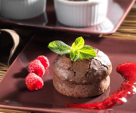 easy-dessert-recipe-chocolate-fondant-with-raspberry image