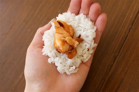 onigiri-101-how-to-make-japanese-rice-balls-diy image