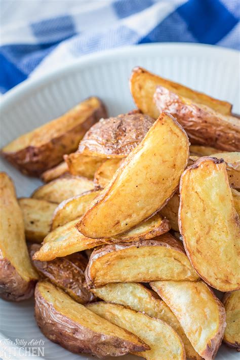 best-crispy-potato-wedge-recipe-fried-wedges image