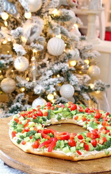 christmas-appetizer-christmas-wreath-veggie-pizza image