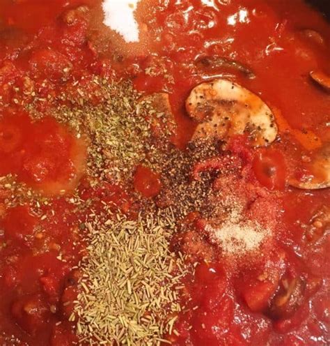 spaghetti-sauce-with-ground-beef-norines-nest image