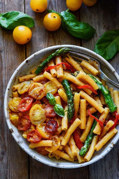 20-minute-pasta-with-asparagus-bell-pepper-and-tomatoes image