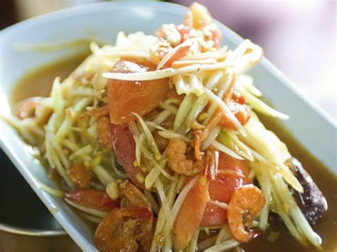 bangkok-street-foods-green-papaya-salad-serious-eats image