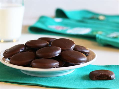 how-to-make-thin-mints-girl-scout-cookies-thin-mint image