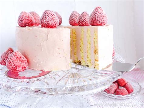 vertical-stripe-cake-with-strawberry-meringue image