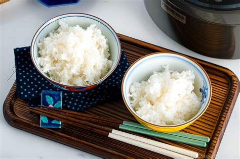 how-to-cook-japanese-rice-in-a-rice-cooker-just-one image