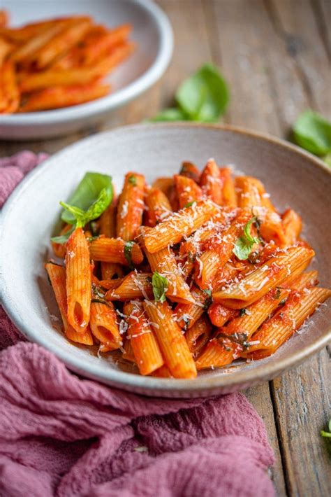 penne-pomodoro-tomato-basil-pasta-inside-the image