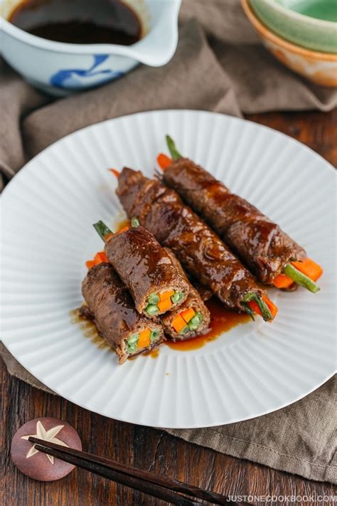 teriyaki-steak-rolls-野菜の牛肉巻き-just-one-cookbook image