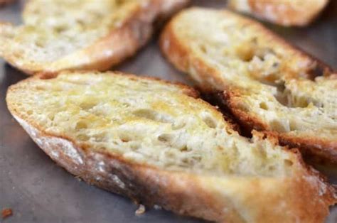 toasting-bread-for-bruschetta-and-how-to-make image