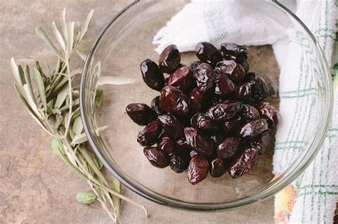 can-you-eat-olives-on-keto-guide-to-the-best-olives image