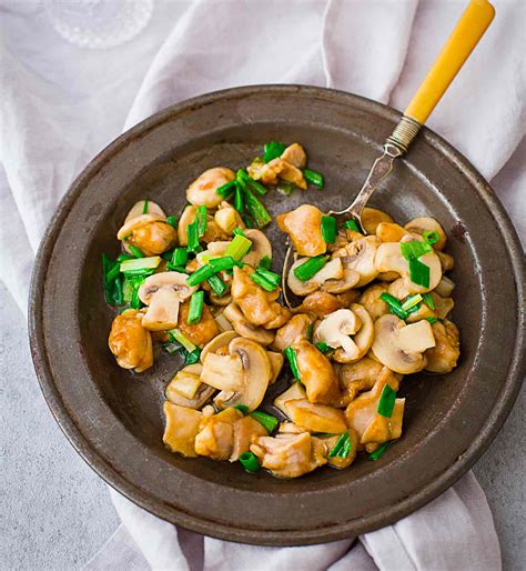 chicken-and-mushroom-stir-fry-cooking-with-lei image