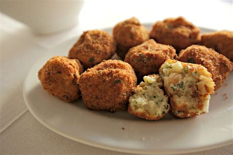 how-to-make-deep-fried-garlic-bombs-heres-a image