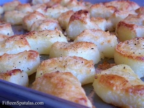 no-oil-no-fat-crispy-roast-potatoes-fifteen-spatulas image